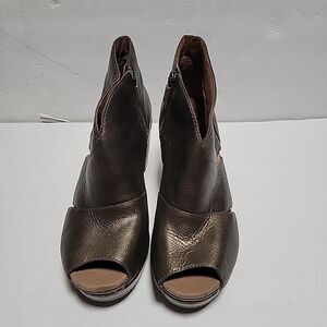 Dansko Women's Delphina Ankle Bootie Aged Bronze Leather Sz 9.5 (EU39) Peep Toe